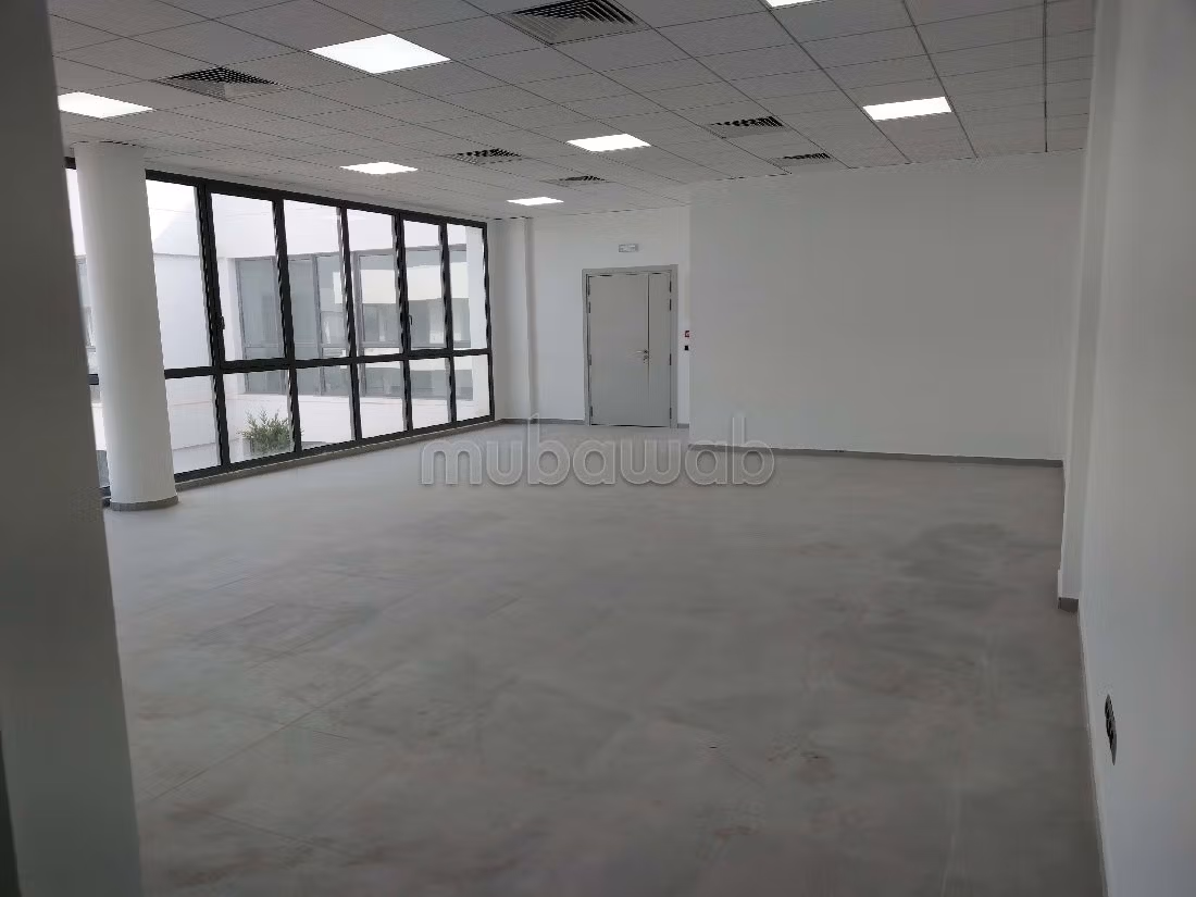 Offices for rent in Sidi Maarouf. Area of 91 m². 
