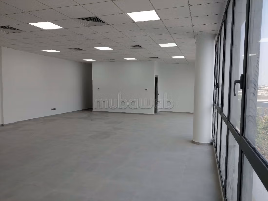 Offices for rent in Sidi Maarouf. Area of 91 m². 