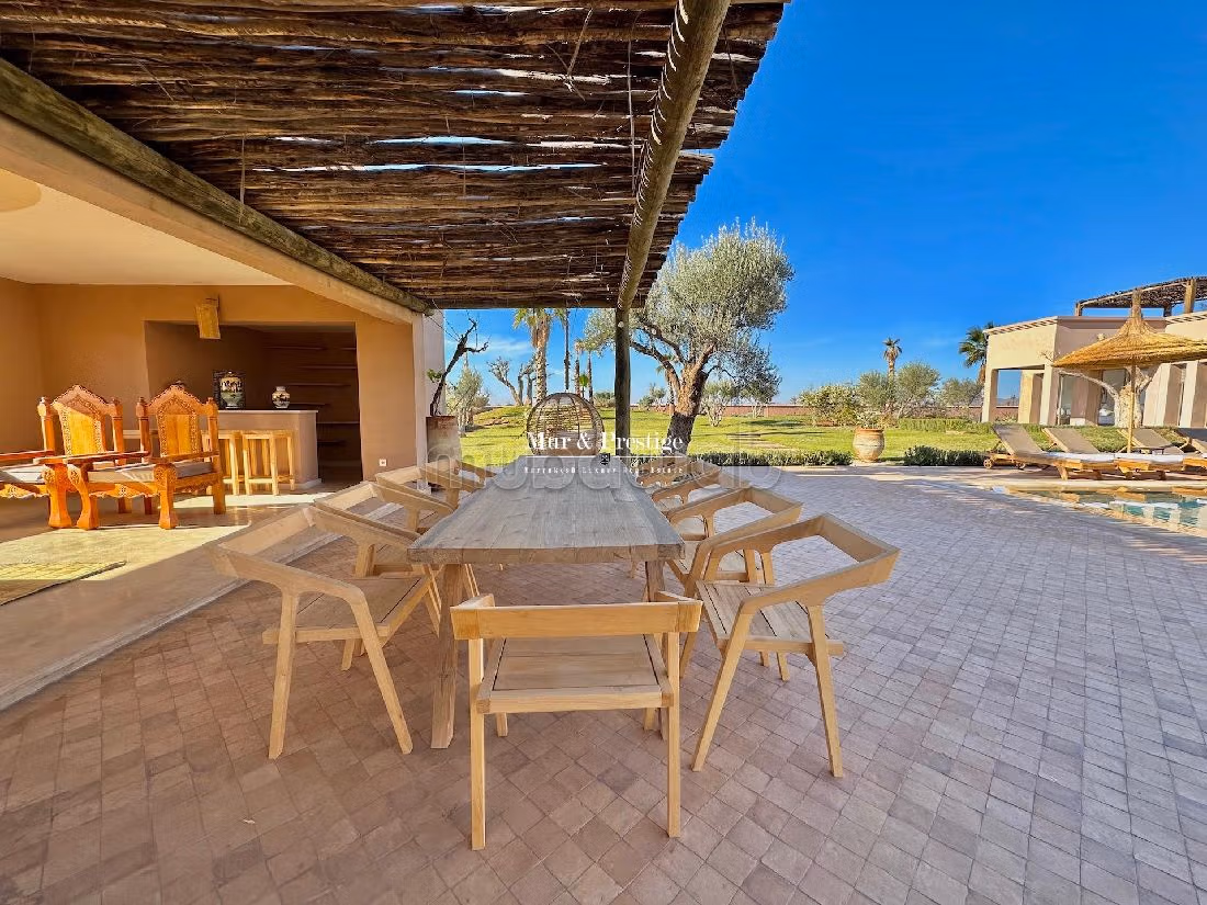 منزل فخم للبيع بمراكش. المساحة الإجمالية 1200 م². مفروشة