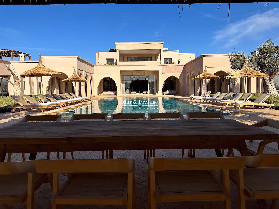 منزل فخم للبيع بمراكش. المساحة الإجمالية 1200 م². مفروشة