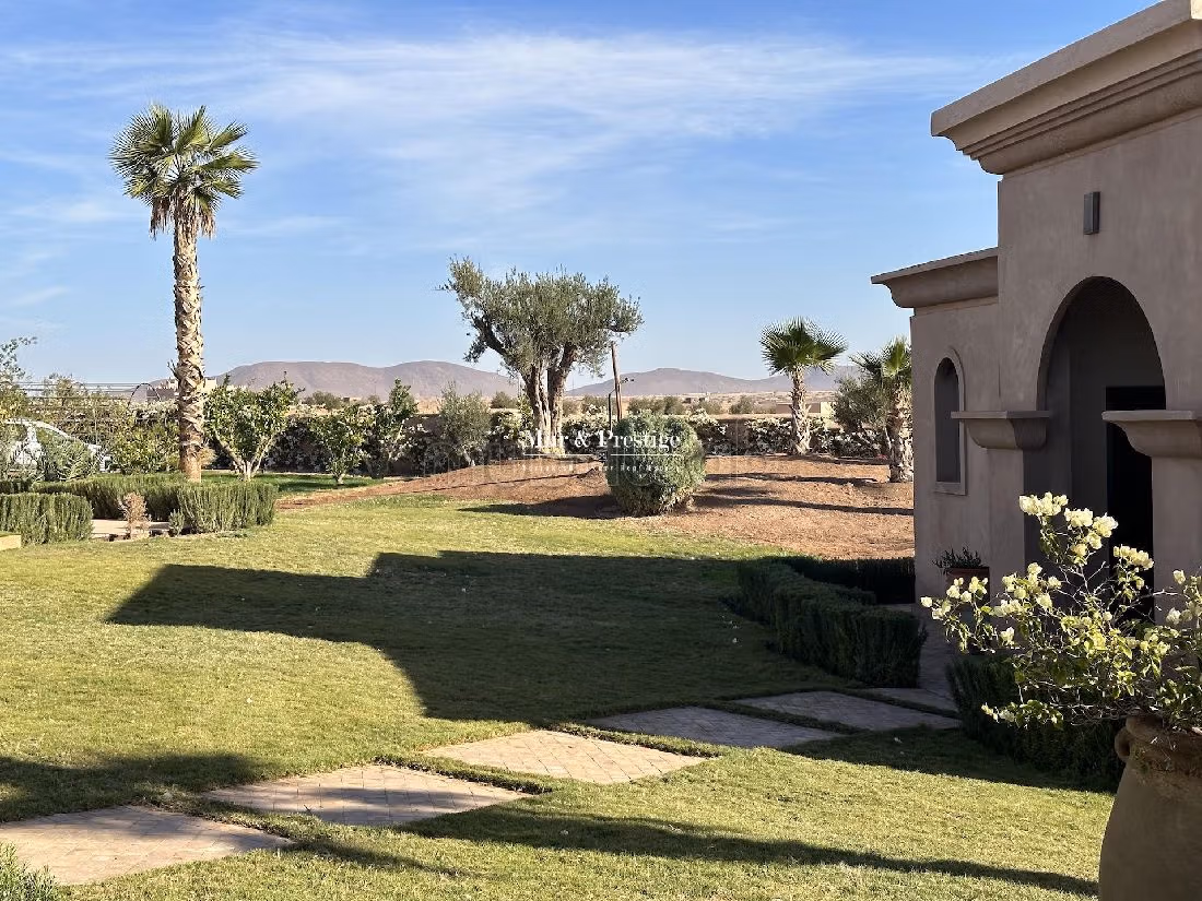 منزل فخم للبيع بمراكش. المساحة الإجمالية 1200 م². مفروشة