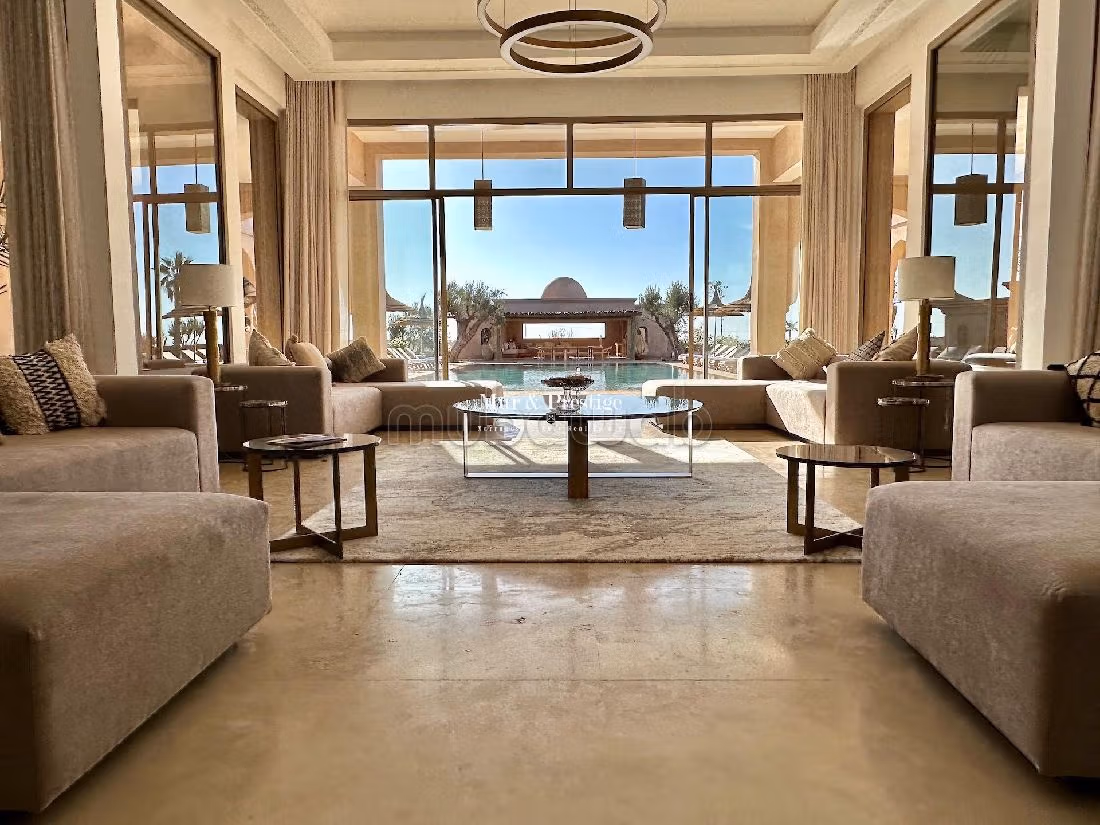 منزل فخم للبيع بمراكش. المساحة الإجمالية 1200 م². مفروشة