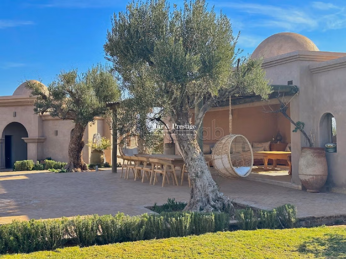 منزل فخم للبيع بمراكش. المساحة الإجمالية 1200 م². مفروشة