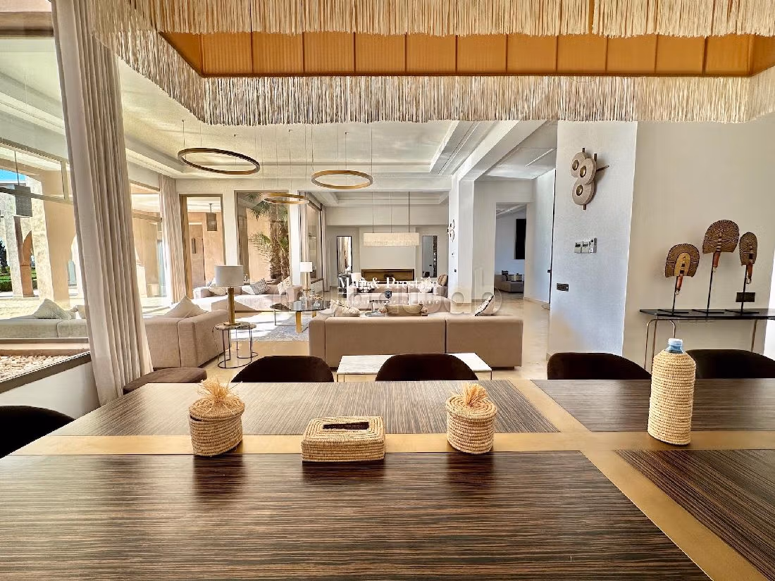 منزل فخم للبيع بمراكش. المساحة الإجمالية 1200 م². مفروشة