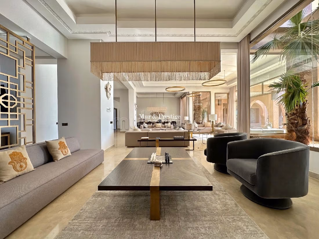 منزل فخم للبيع بمراكش. المساحة الإجمالية 1200 م². مفروشة