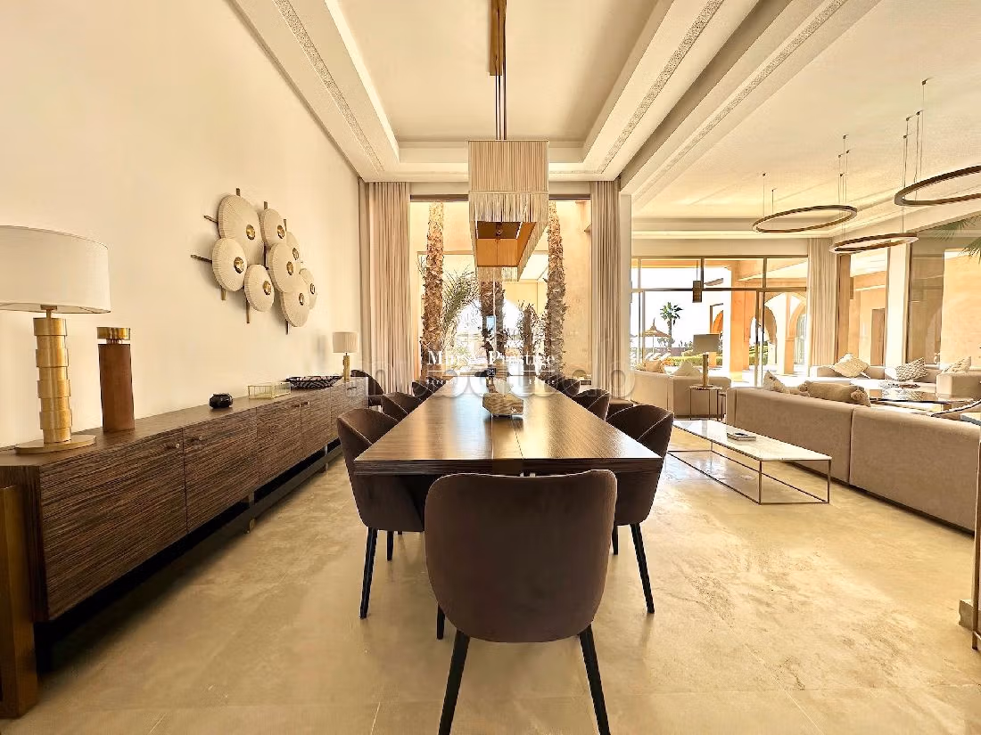 منزل فخم للبيع بمراكش. المساحة الإجمالية 1200 م². مفروشة