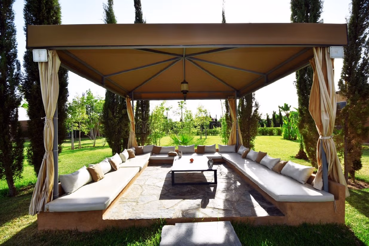 Suntuosa villa en venta en Route de Ouarzazate. Superficie 2000 m². Amueblado. 