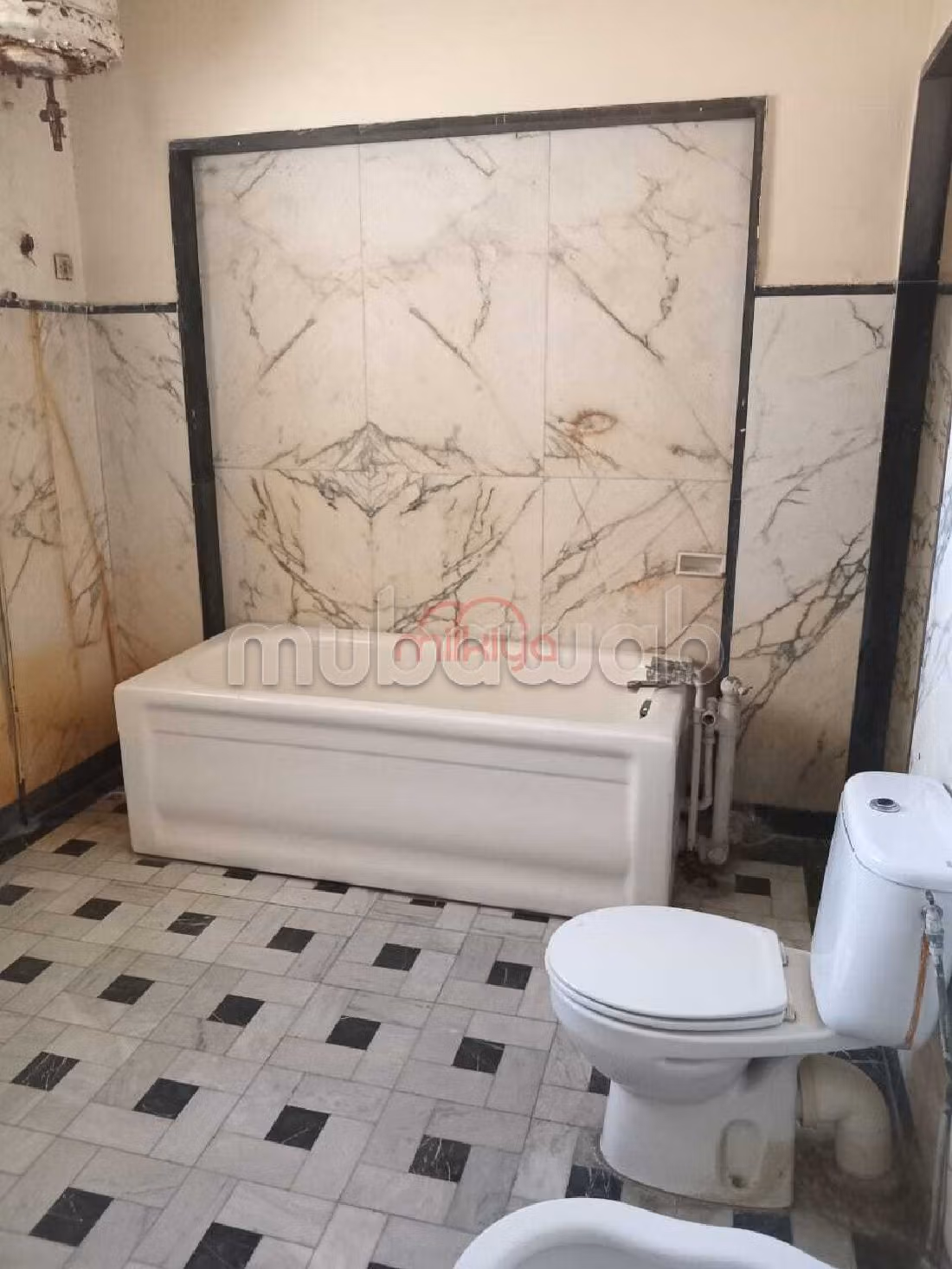 منزل فخم للبيع بمرس السلطان. 7 غرف جميلة. حديقة وشرفة