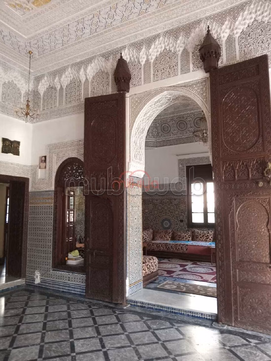 منزل فخم للبيع بمرس السلطان. 7 غرف جميلة. حديقة وشرفة