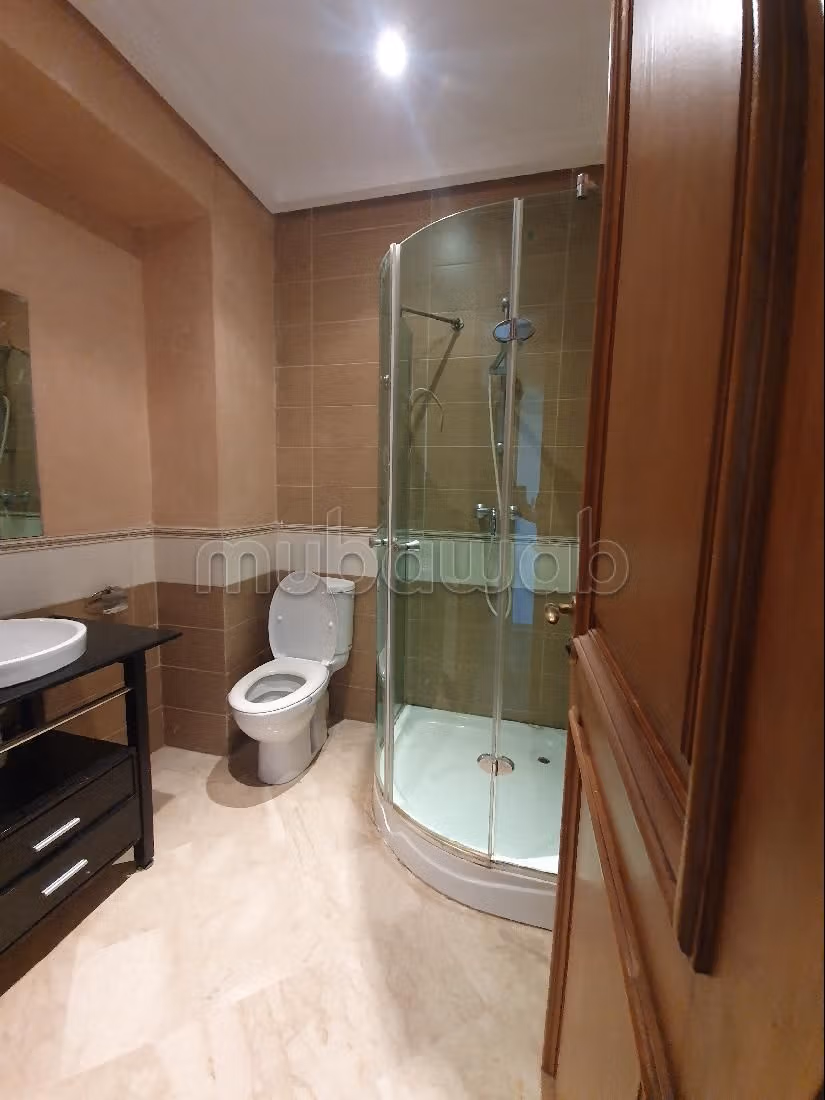 Fabulous villa for rent in Ain Diab. Area of 500 m². Double glazing and central heating. 