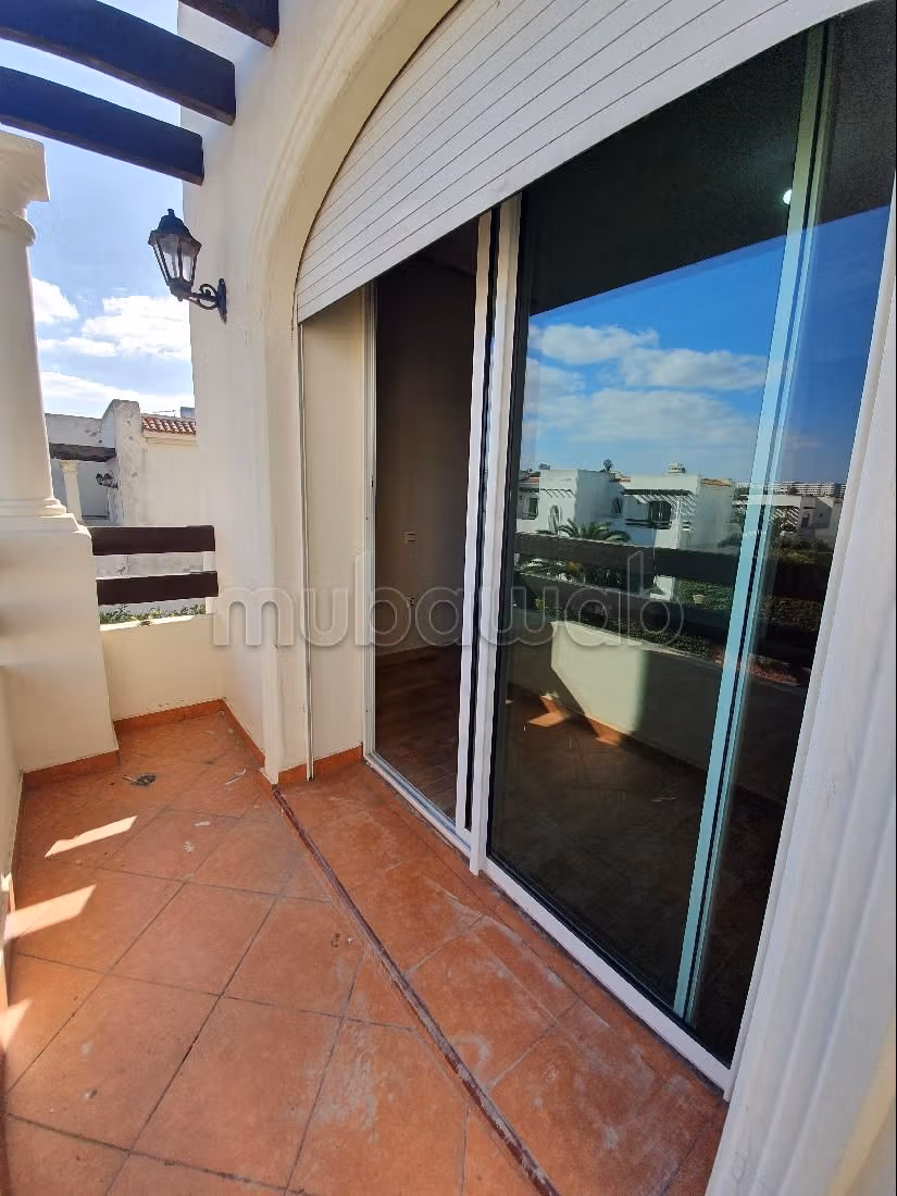 Fabulous villa for rent in Ain Diab. Area of 500 m². Double glazing and central heating. 