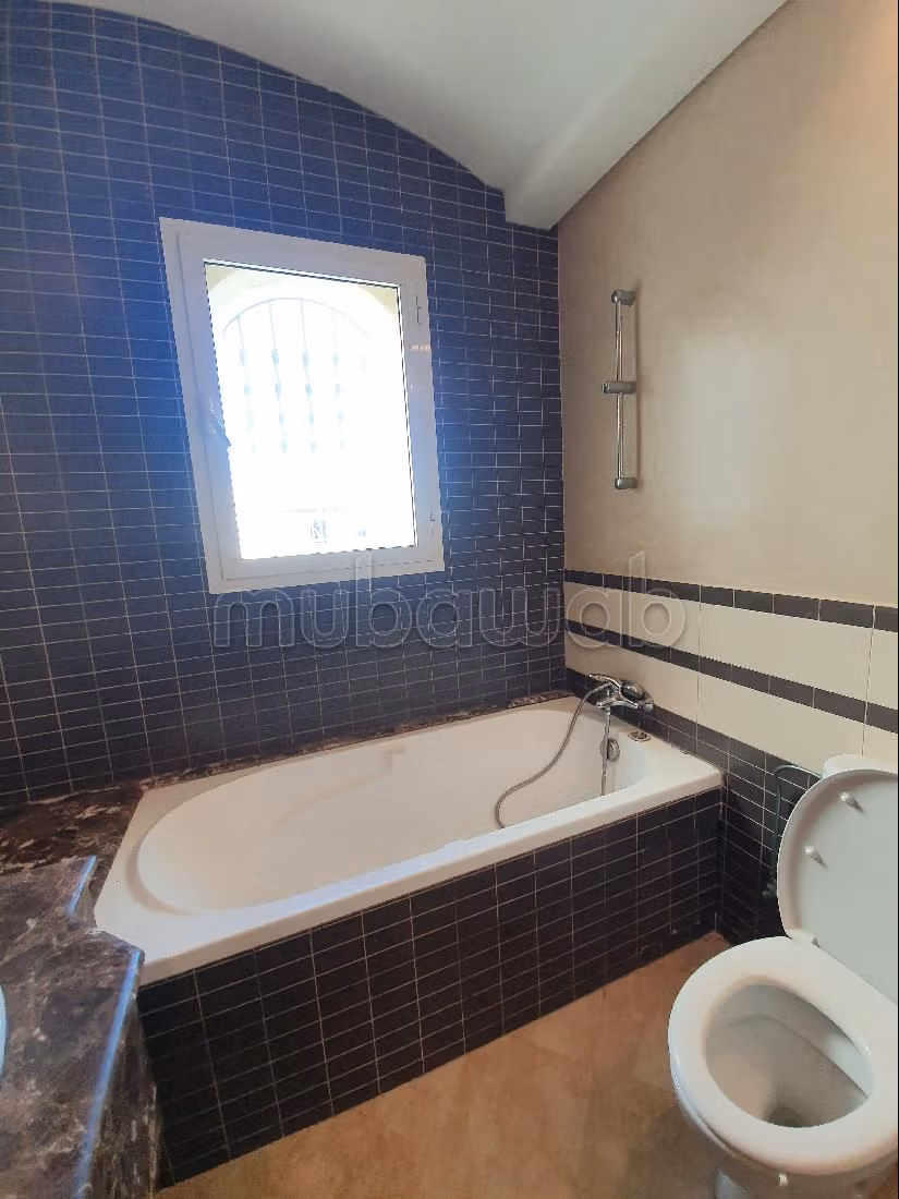 Fabulous villa for rent in Ain Diab. Area of 500 m². Double glazing and central heating. 
