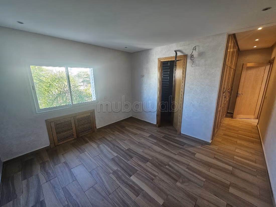 Villa's en luxe woningen beschikbaar. 5 Kamers. Verwarming