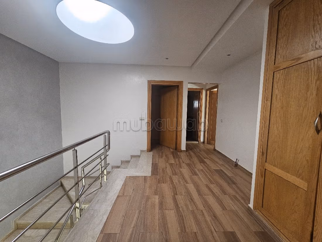 Villa's en luxe woningen beschikbaar. 5 Kamers. Verwarming