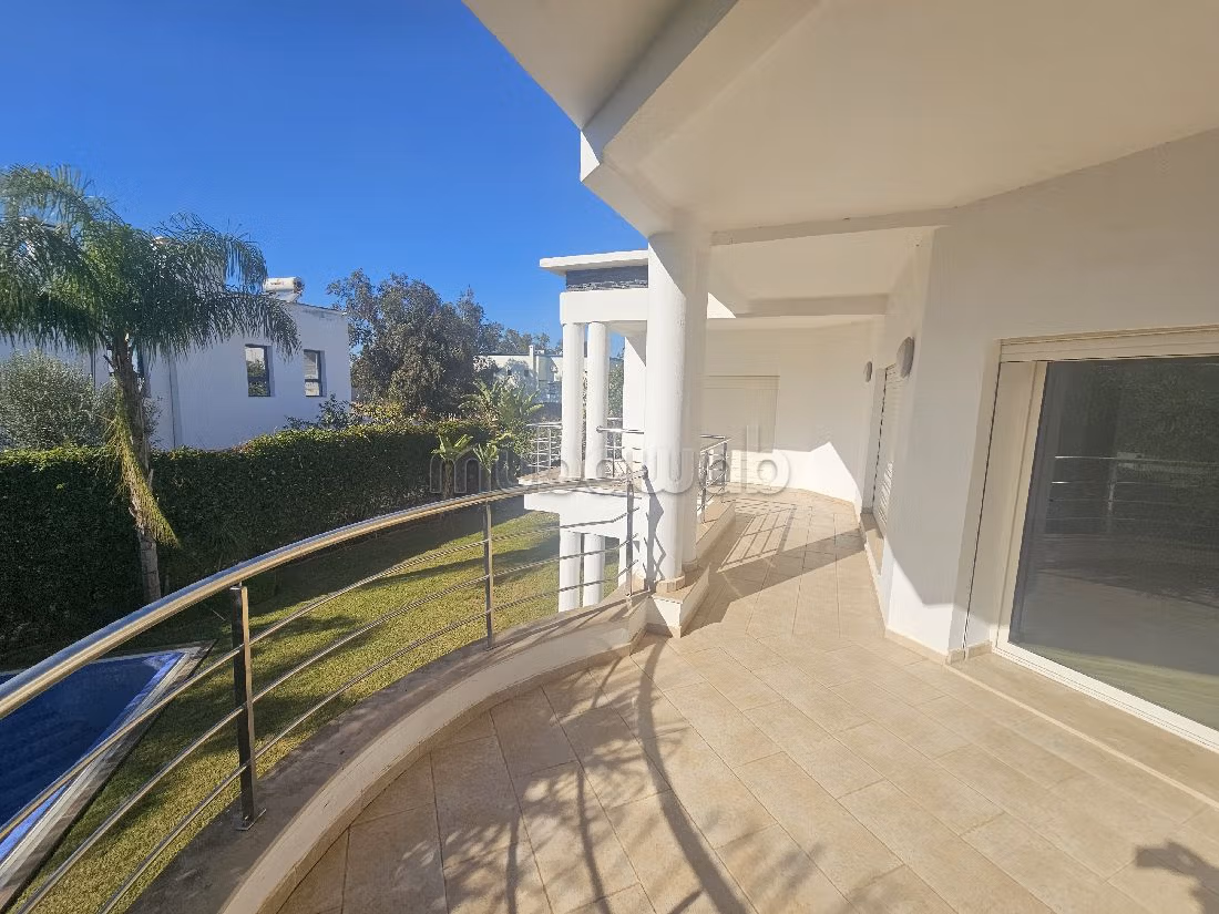 Villa's en luxe woningen beschikbaar. 5 Kamers. Verwarming