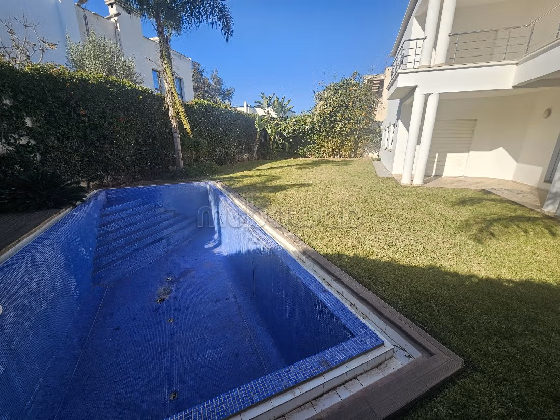 Villa's en luxe woningen beschikbaar. 5 Kamers. Verwarming