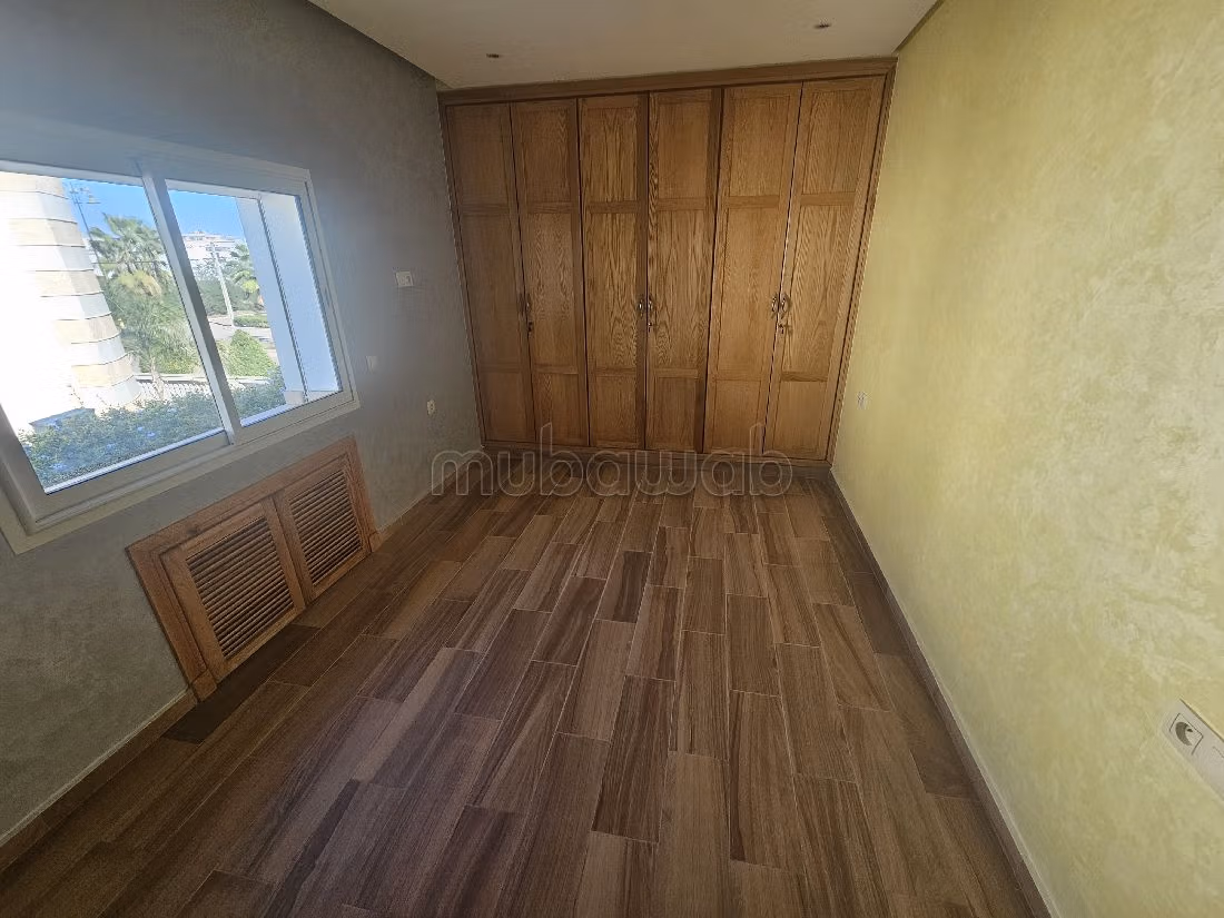 Villa's en luxe woningen beschikbaar. 5 Kamers. Verwarming
