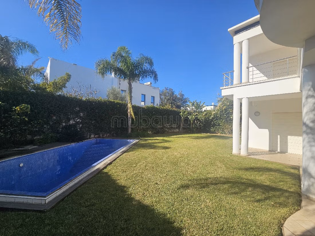 Villa's en luxe woningen beschikbaar. 5 Kamers. Verwarming