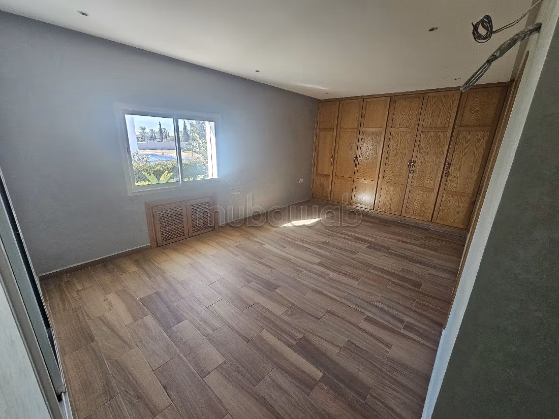 Villa's en luxe woningen beschikbaar. 5 Kamers. Verwarming