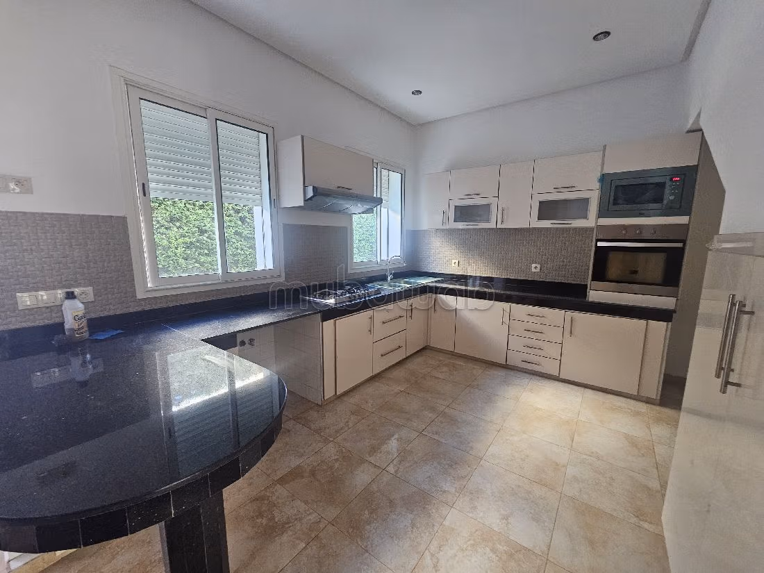 Villa's en luxe woningen beschikbaar. 5 Kamers. Verwarming
