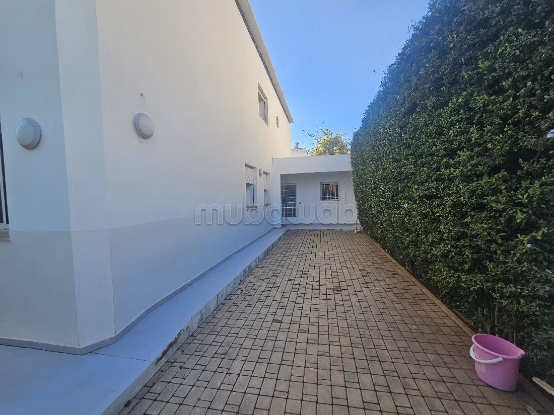 Villa's en luxe woningen beschikbaar. 5 Kamers. Verwarming