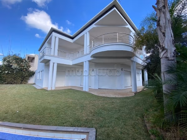 Villa à Vendre de 753.0 m² à Casablanca, Nouaceur