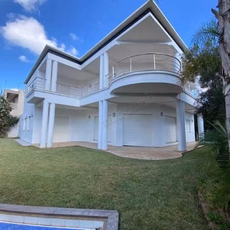 Villa à Vendre de 753.0 m² à Casablanca, Nouaceur