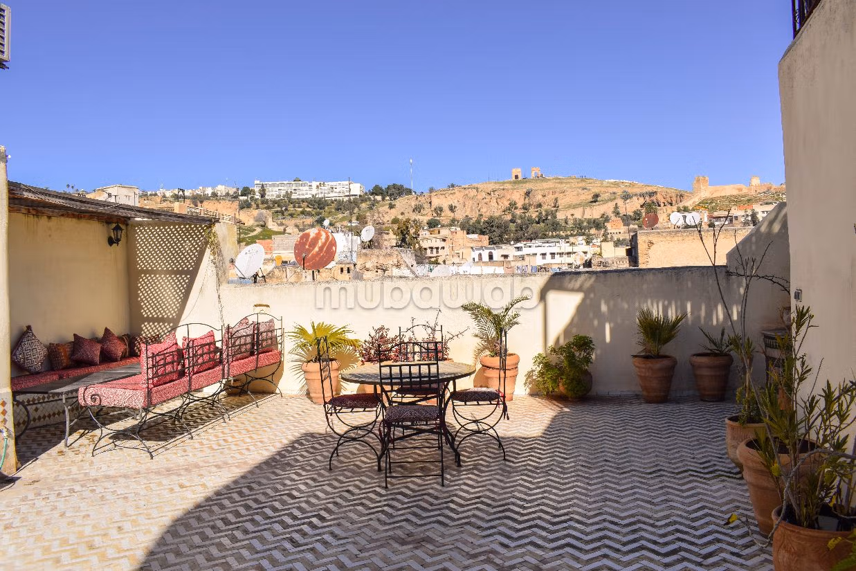 Riads te koop in Talaa. Totale oppervlakte 140 m². Volledig uitgeruste keuken. 