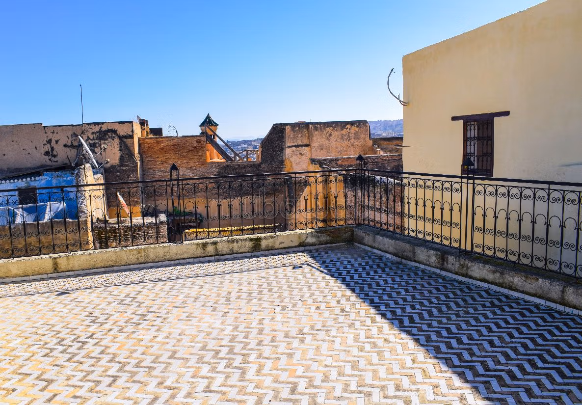 Riads te koop in Talaa. Totale oppervlakte 140 m². Volledig uitgeruste keuken. 