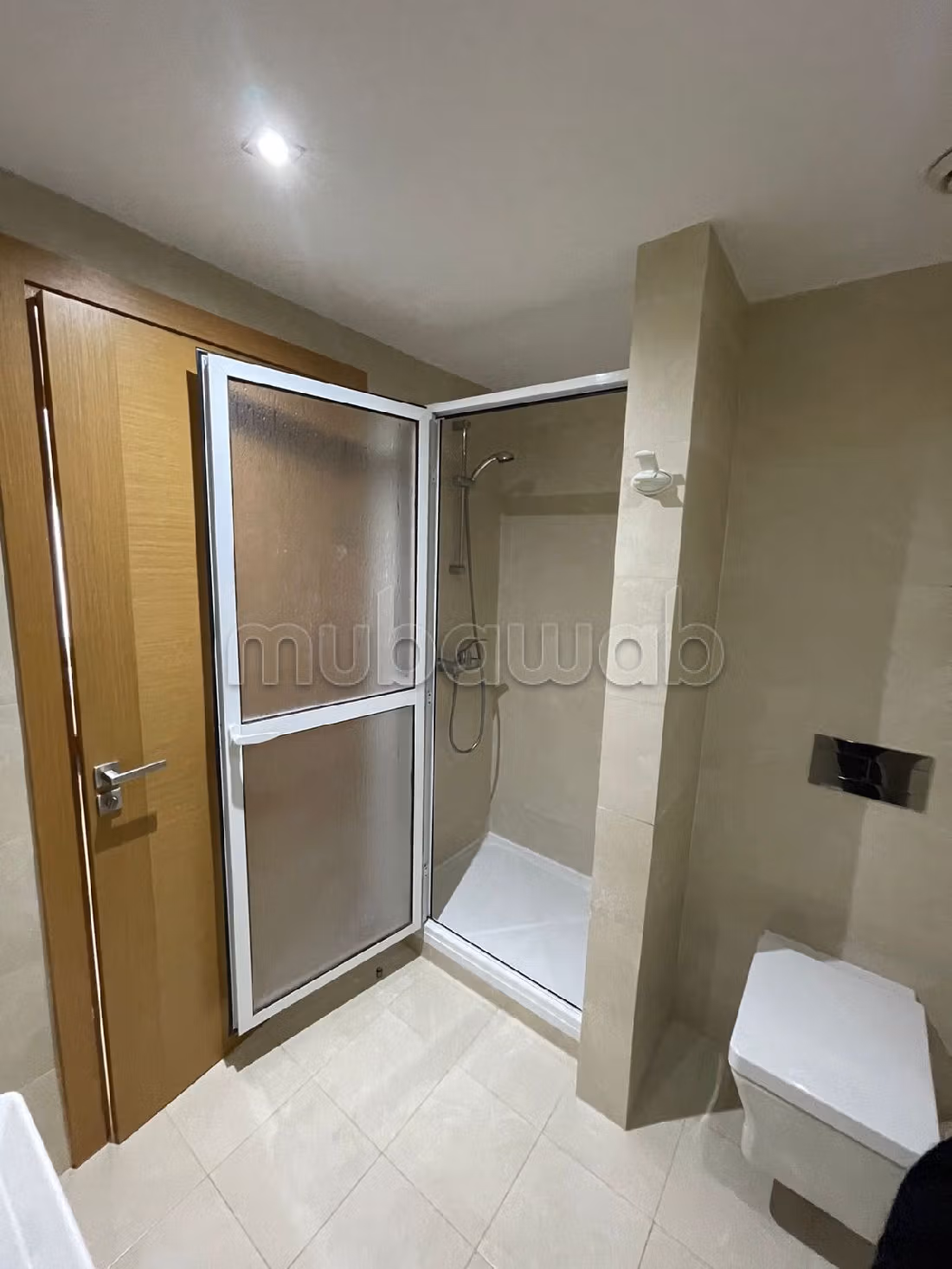 Encuentra un piso en alquiler en Malabata. Area 132 m². Mobiliario nuevo. 