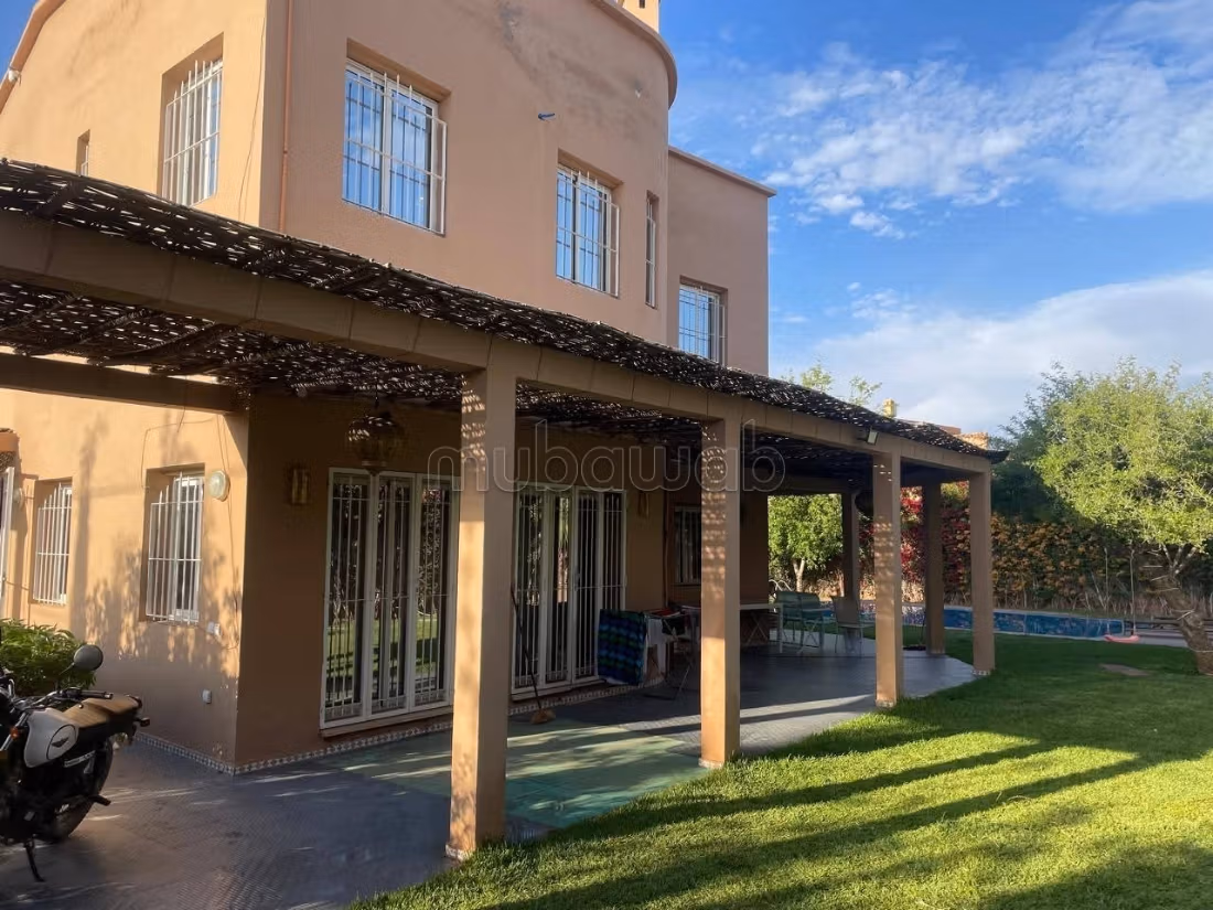 Beautiful villa with pool for sublease or sale