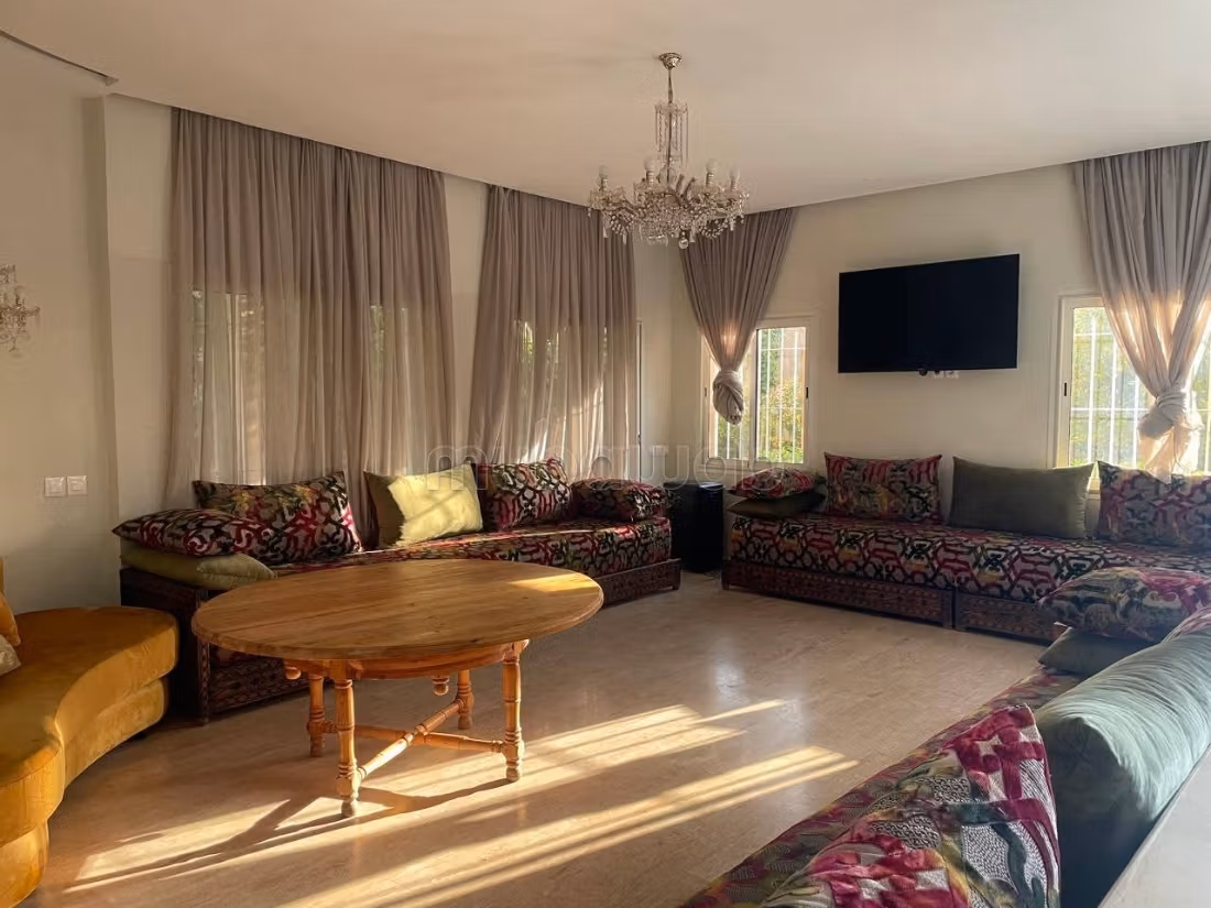 Beautiful villa with pool for sublease or sale
