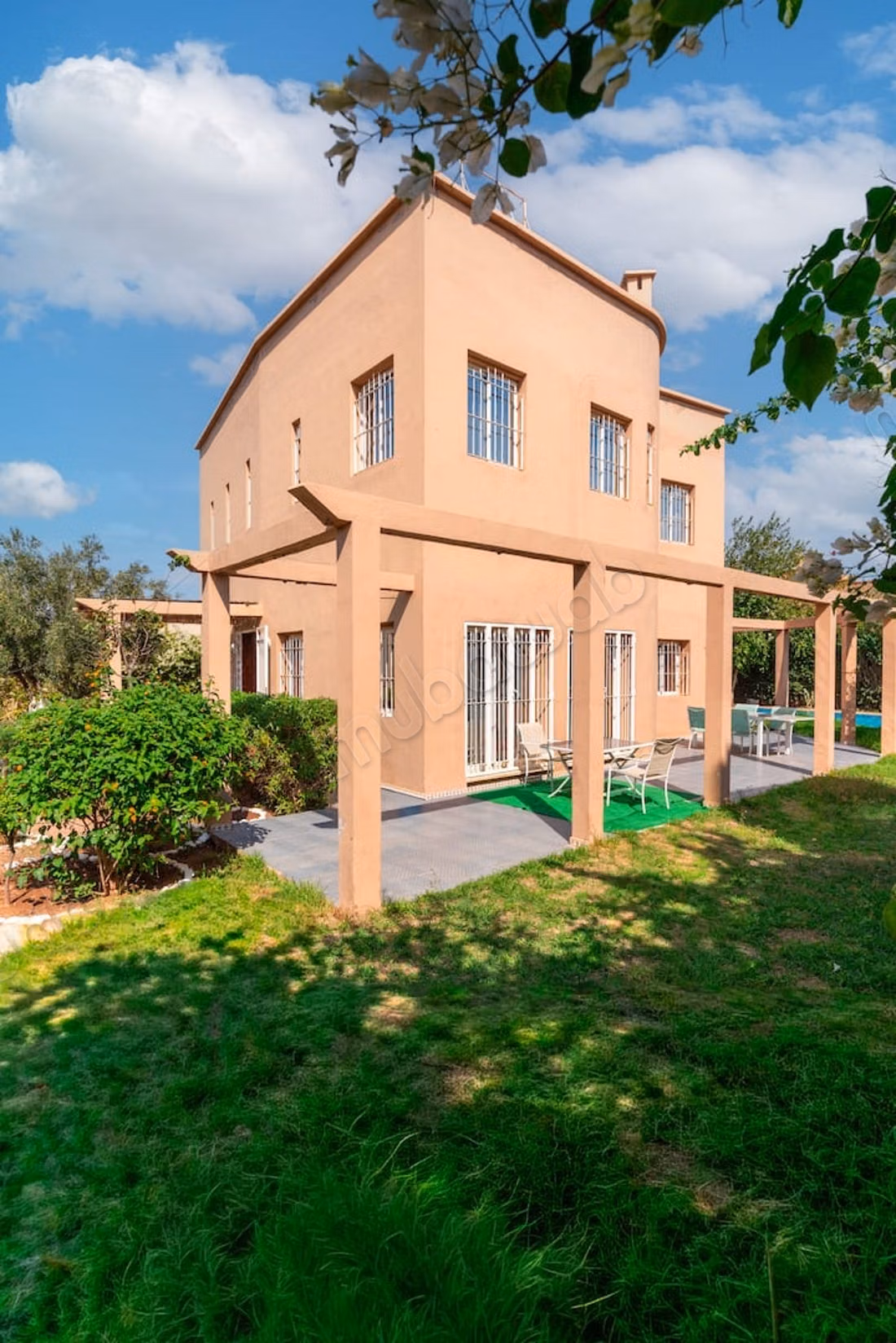 Hermosa villa con piscina en subarriendo o venta
