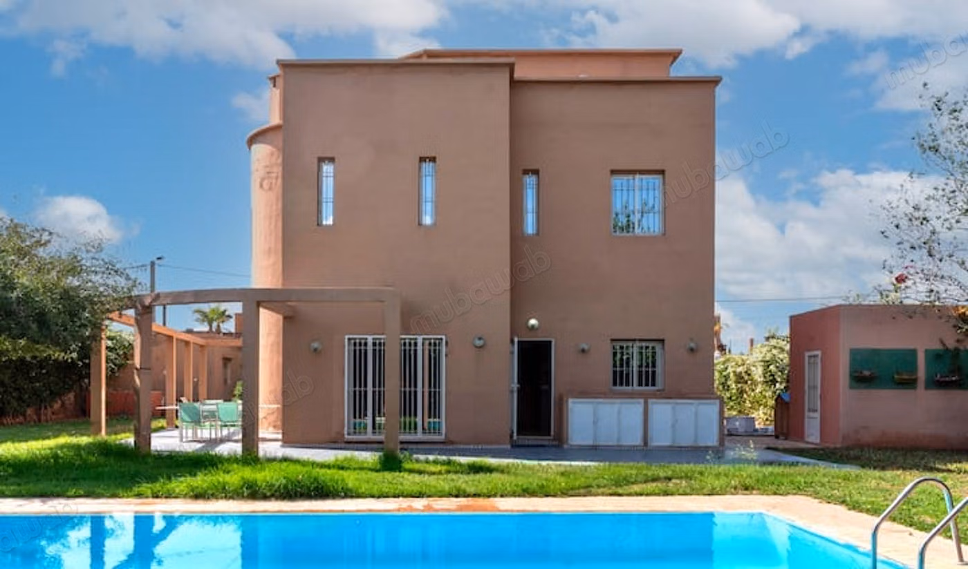 Hermosa villa con piscina en subarriendo o venta