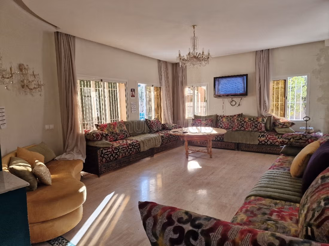 Beautiful villa with pool for sublease or sale