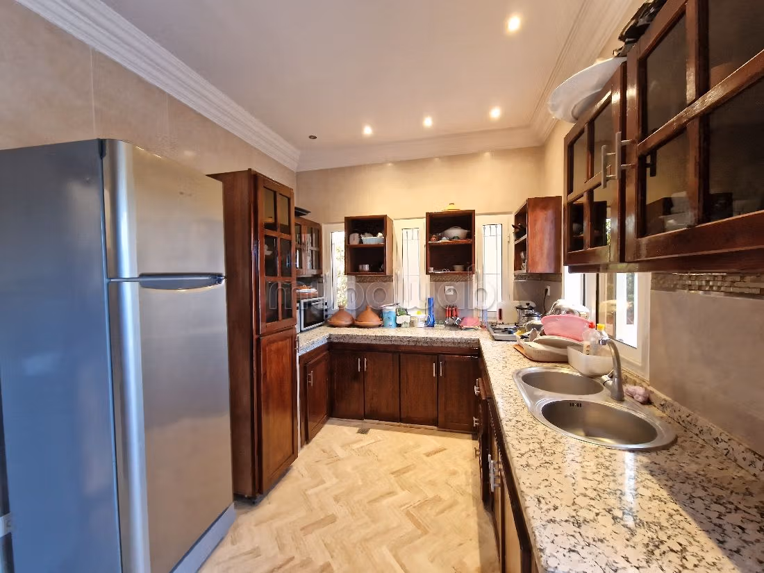 Beautiful villa with pool for sublease or sale