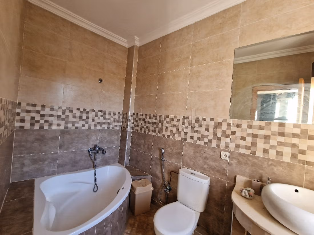 Beautiful villa with pool for sublease or sale