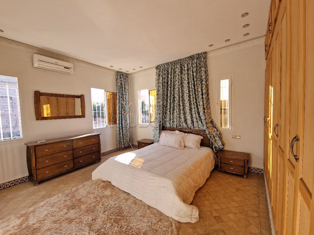 Beautiful villa with pool for sublease or sale