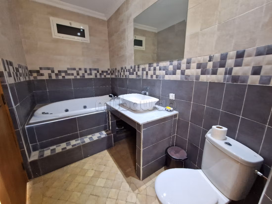 Beautiful villa with pool for sublease or sale