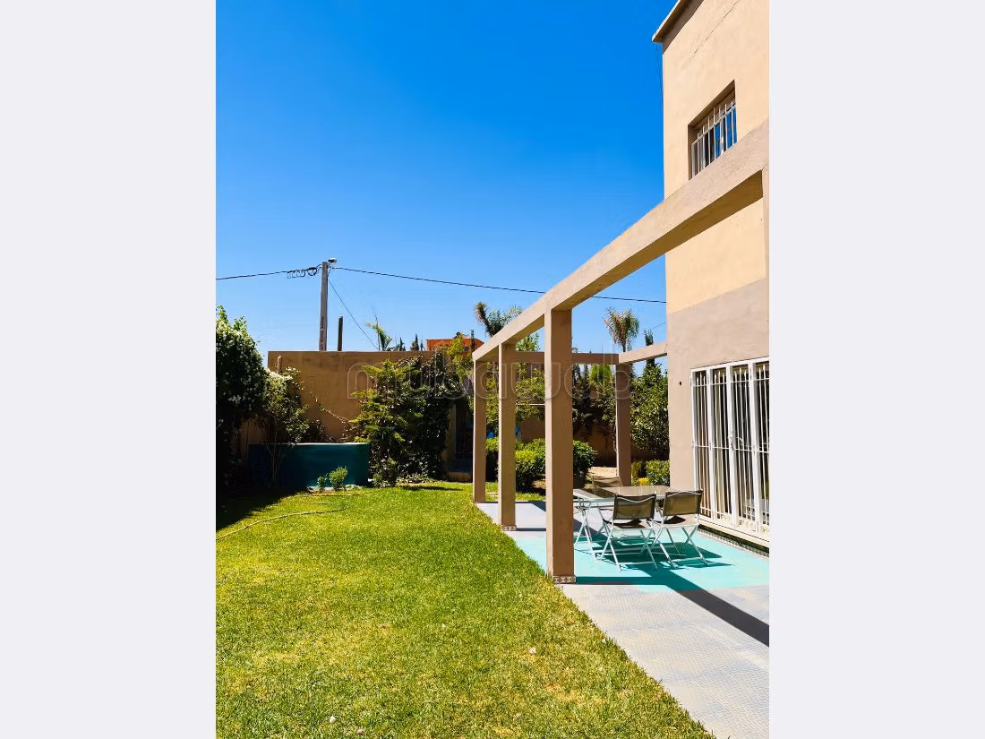 Beautiful villa with pool for sublease or sale