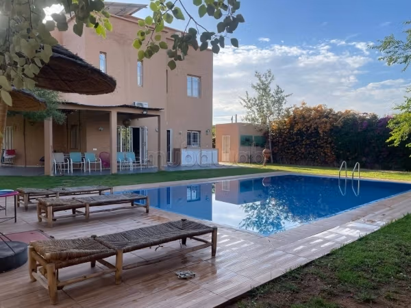 Beautiful villa with pool for sublease or sale