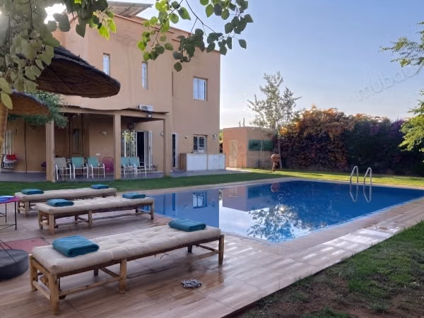 Bella villa con piscina in subaffitto o vendita