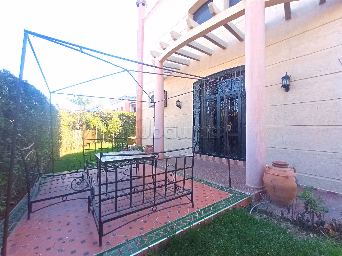 منزل فخم للبيع ب مصمودي. 7 قطع. صالون مغربي تقليدي ، إقامة آمنة