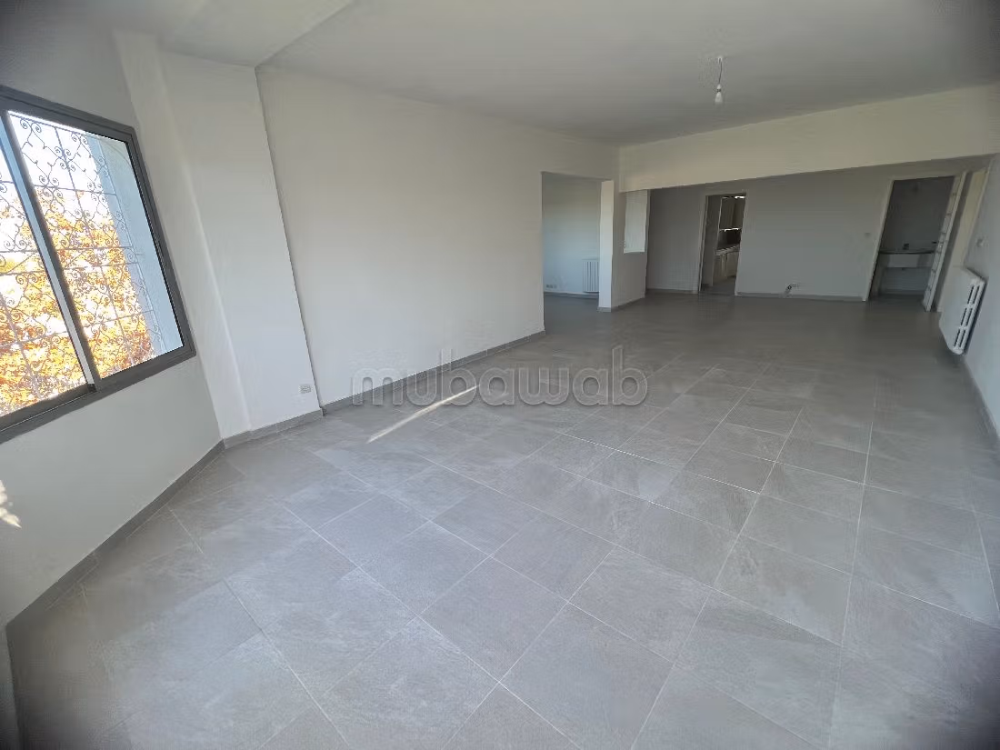 Sell apartment in Aviation - Mabella. 5 rooms. Modern living room.