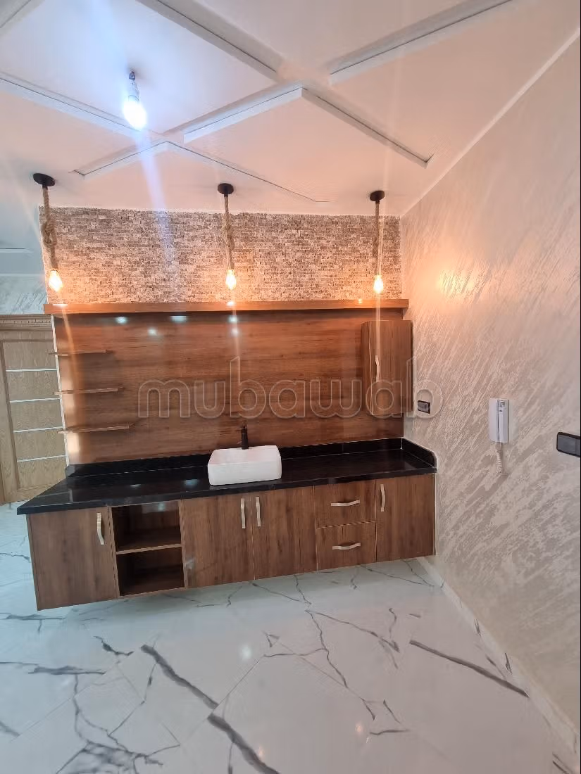 Appartement à vendre à Hay zitoune. 3 pièces. Porte blindée, sécurité