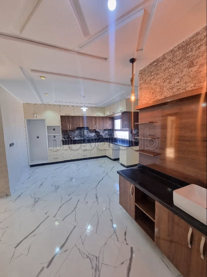 Appartement à vendre à Hay zitoune. 3 pièces. Porte blindée, sécurité