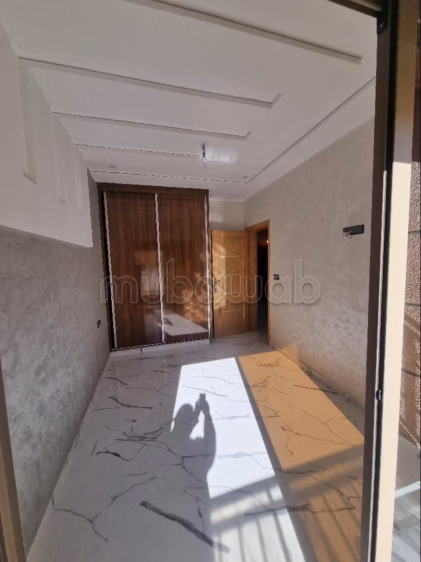 Appartement à vendre à Hay zitoune. 3 pièces. Porte blindée, sécurité