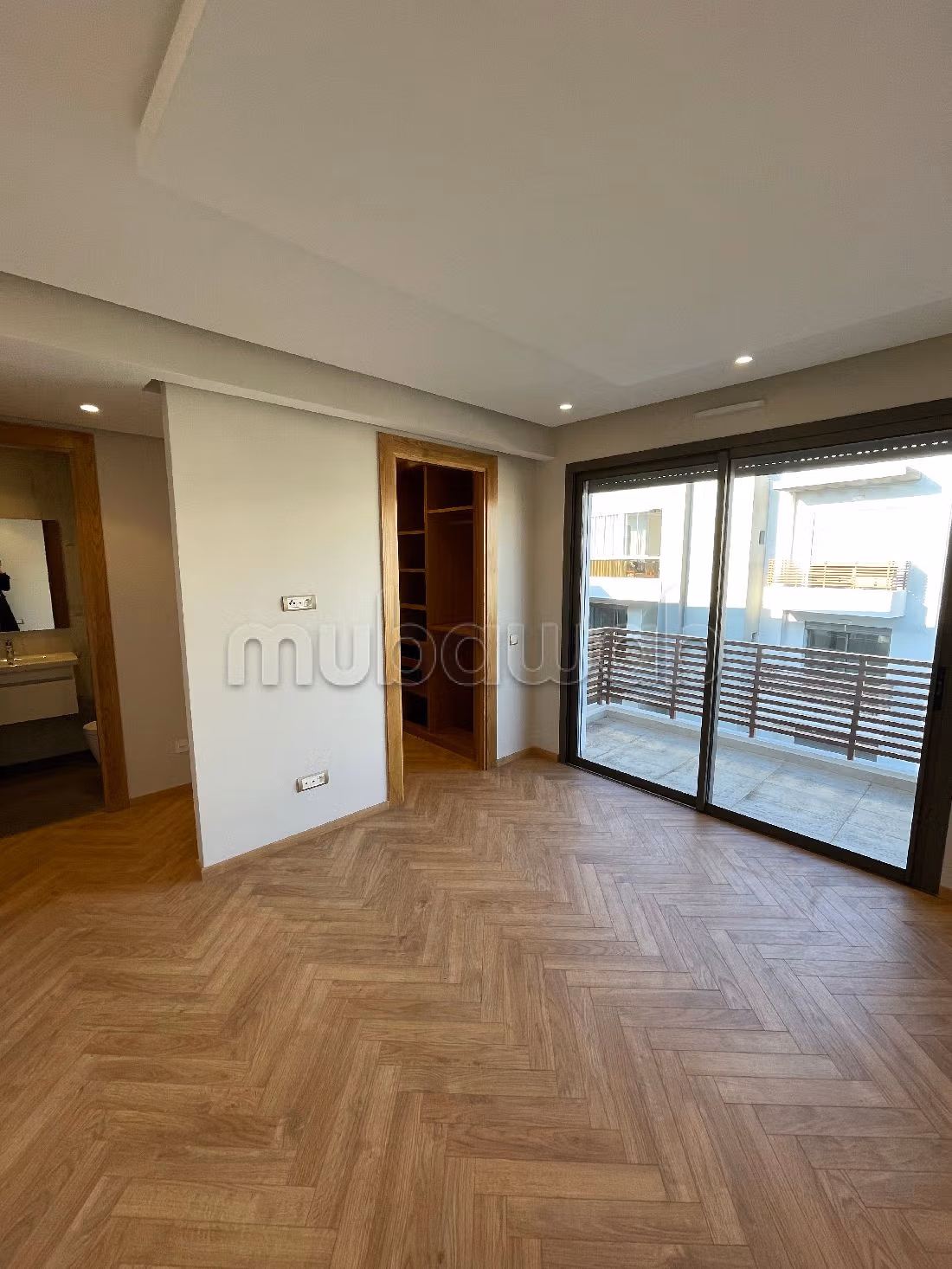 Appartementen huren. Oppervlakte 140 m². Dubbel glas, verwarming.