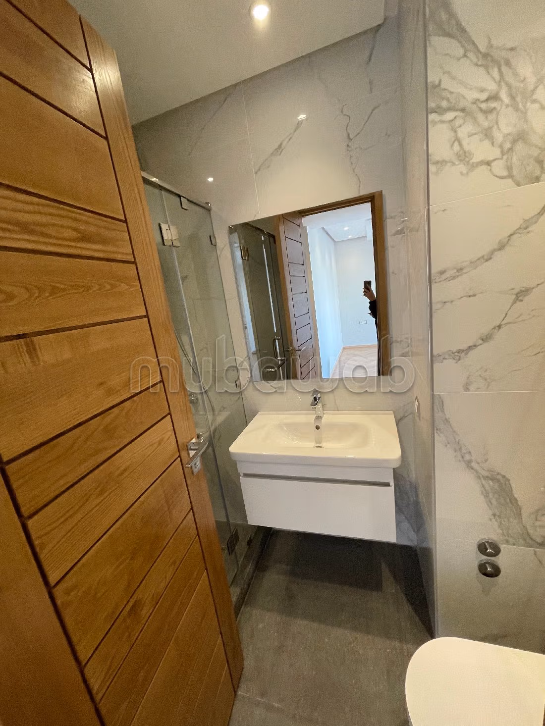 Appartementen huren. Oppervlakte 140 m². Dubbel glas, verwarming.