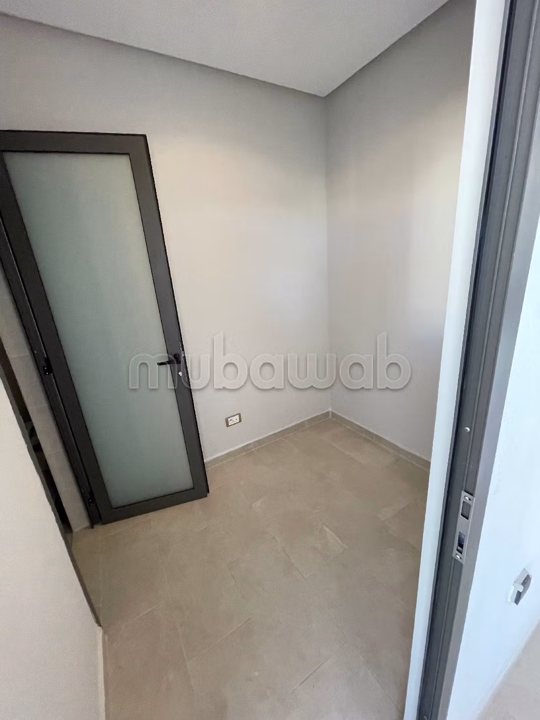 Appartementen huren. Oppervlakte 140 m². Dubbel glas, verwarming.